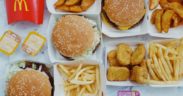 Hamburger, patatine fritte e nuggets di McDonald's