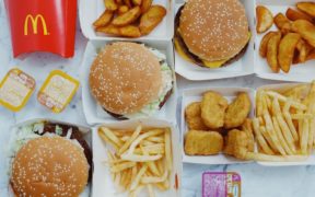 Hamburger, patatine fritte e nuggets di McDonald's