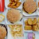 Hamburger, patatine fritte e nuggets di McDonald's